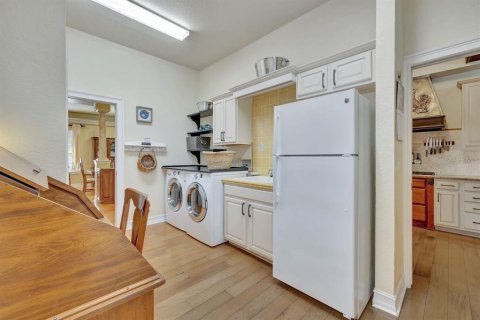 House in Tampa, Florida 4 bedrooms, 332.22 sq.m. № 1586337 - photo 17