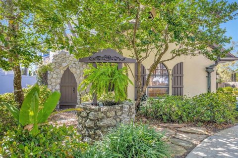 House in Tampa, Florida 4 bedrooms, 332.22 sq.m. № 1586337 - photo 3