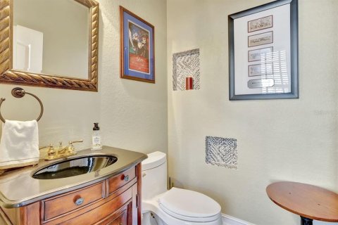 House in Tampa, Florida 4 bedrooms, 332.22 sq.m. № 1586337 - photo 29