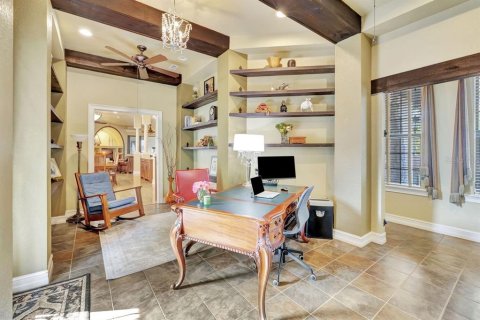 House in Tampa, Florida 4 bedrooms, 332.22 sq.m. № 1586337 - photo 27