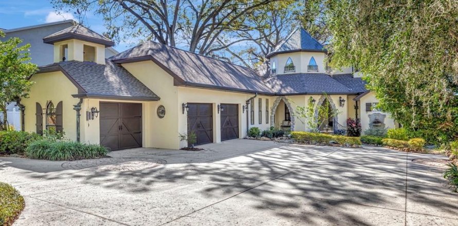 House in Tampa, Florida 4 bedrooms, 332.22 sq.m. № 1586337