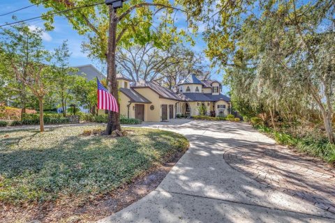 House in Tampa, Florida 4 bedrooms, 332.22 sq.m. № 1586337 - photo 4