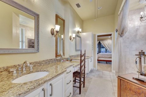 House in Tampa, Florida 4 bedrooms, 332.22 sq.m. № 1586337 - photo 25