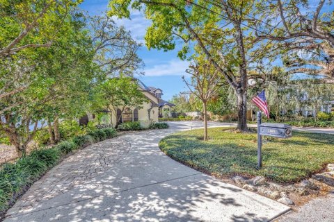 House in Tampa, Florida 4 bedrooms, 332.22 sq.m. № 1586337 - photo 5