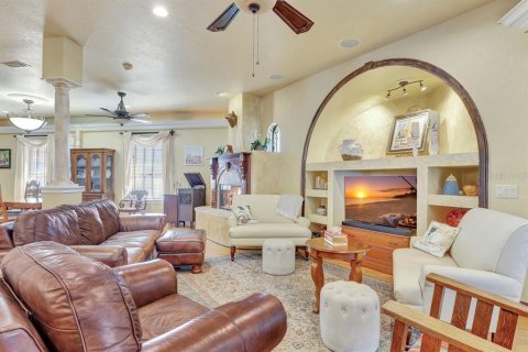 House in Tampa, Florida 4 bedrooms, 332.22 sq.m. № 1586337 - photo 20
