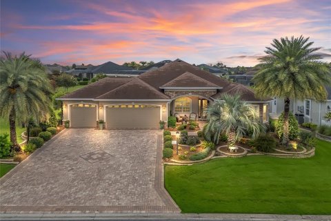 House in The Villages, Florida 3 bedrooms, 249.26 sq.m. № 1815915 - photo 1