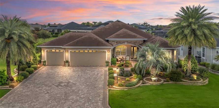 House in The Villages, Florida 3 bedrooms, 249.26 sq.m. № 1815915