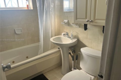 Casa en venta en Miami Gardens, Florida, 3 dormitorios, 106.84 m2 № 1970738 - foto 21