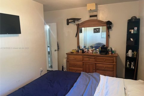 Casa en venta en Miami Gardens, Florida, 3 dormitorios, 106.84 m2 № 1970738 - foto 10