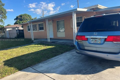 Casa en venta en Miami Gardens, Florida, 3 dormitorios, 106.84 m2 № 1970738 - foto 3