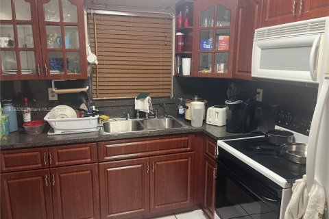 Casa en venta en Miami Gardens, Florida, 3 dormitorios, 106.84 m2 № 1970738 - foto 17