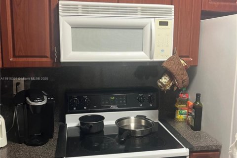 Casa en venta en Miami Gardens, Florida, 3 dormitorios, 106.84 m2 № 1970738 - foto 14
