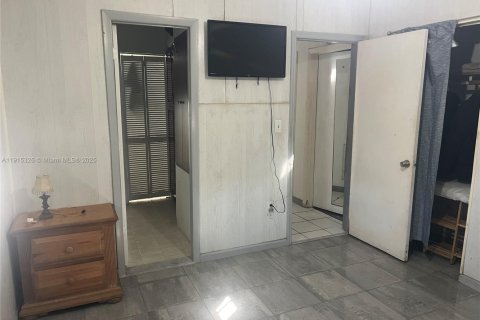 Casa en venta en Miami Gardens, Florida, 3 dormitorios, 106.84 m2 № 1970738 - foto 22
