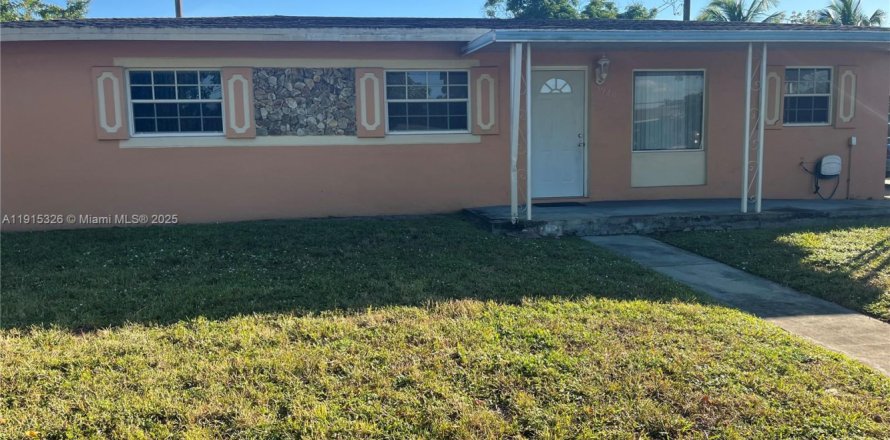 Casa en Miami Gardens, Florida 3 dormitorios, 106.84 m2 № 1970738