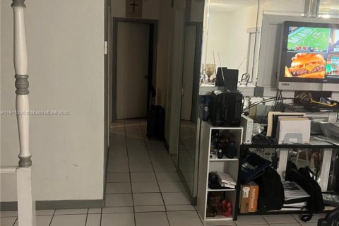 Casa en venta en Miami Gardens, Florida, 3 dormitorios, 106.84 m2 № 1970738 - foto 18