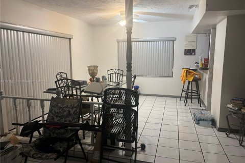 Casa en venta en Miami Gardens, Florida, 3 dormitorios, 106.84 m2 № 1970738 - foto 19