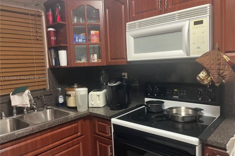 Casa en venta en Miami Gardens, Florida, 3 dormitorios, 106.84 m2 № 1970738 - foto 15