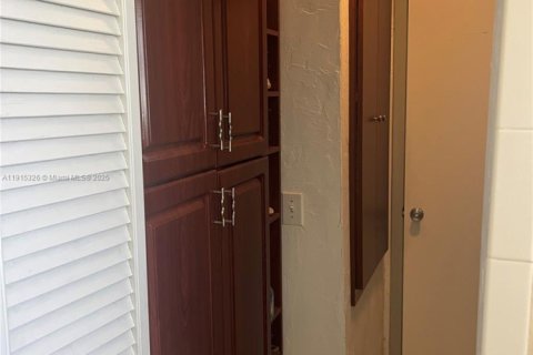 Casa en venta en Miami Gardens, Florida, 3 dormitorios, 106.84 m2 № 1970738 - foto 12