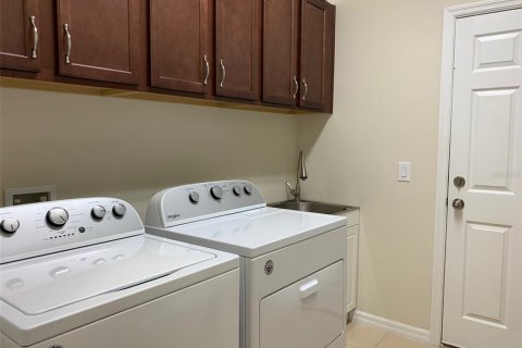 House in Kissimmee, Florida 4 bedrooms, 235.04 sq.m. № 2231916 - photo 29