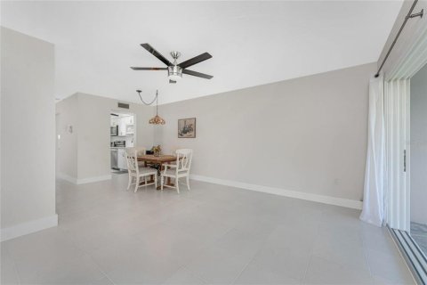 Copropriété à vendre à Punta Gorda, Floride: 2 chambres, 92.81 m2 № 1894054 - photo 11