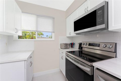 Condo in Punta Gorda, Florida, 2 bedrooms  № 1894054 - photo 21