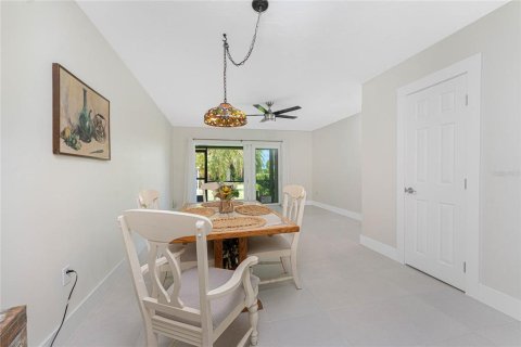 Condo in Punta Gorda, Florida, 2 bedrooms  № 1894054 - photo 16