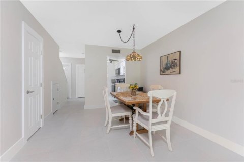 Condo in Punta Gorda, Florida, 2 bedrooms  № 1894054 - photo 13
