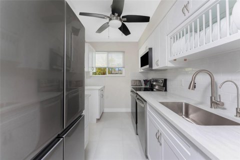Copropriété à vendre à Punta Gorda, Floride: 2 chambres, 92.81 m2 № 1894054 - photo 19