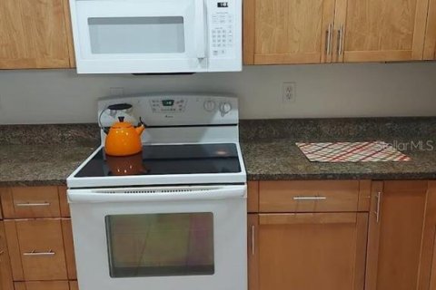 Duplex in Sarasota, Florida 2 bedrooms, 119.47 sq.m. № 1919144 - photo 6