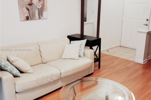 Copropriété à louer à Sunny Isles Beach, Floride: 1 chambre, 62.52 m2 № 2056734 - photo 1