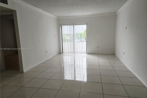 Condo in Hialeah, Florida, 1 bedroom  № 1896958 - photo 2