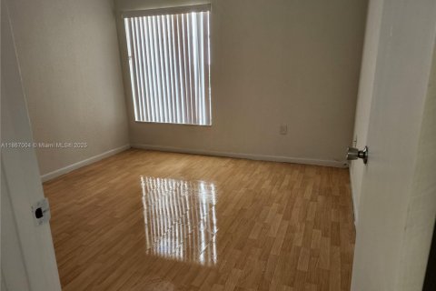 Condo in Hialeah, Florida, 1 bedroom  № 1896958 - photo 6