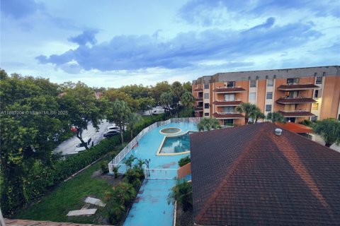 Condo in Hialeah, Florida, 1 bedroom  № 1896958 - photo 18