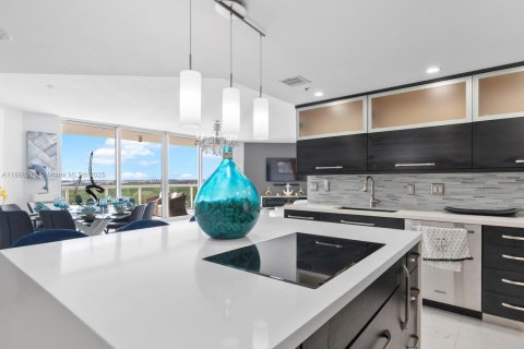 Condominio en venta en Hollywood, Florida, 2 dormitorios, 167.22 m2 № 1927171 - foto 2