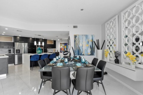 Condominio en venta en Hollywood, Florida, 2 dormitorios, 167.22 m2 № 1927171 - foto 8