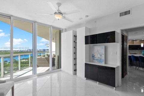 Condominio en venta en Hollywood, Florida, 2 dormitorios, 167.22 m2 № 1927171 - foto 17