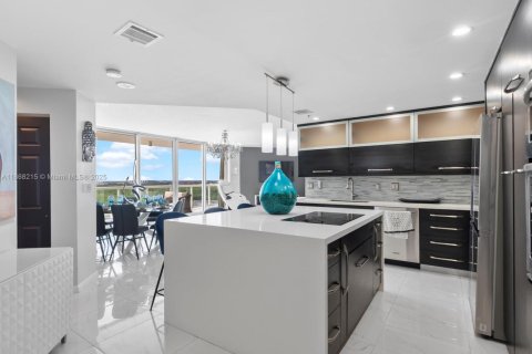 Condominio en venta en Hollywood, Florida, 2 dormitorios, 167.22 m2 № 1927171 - foto 1