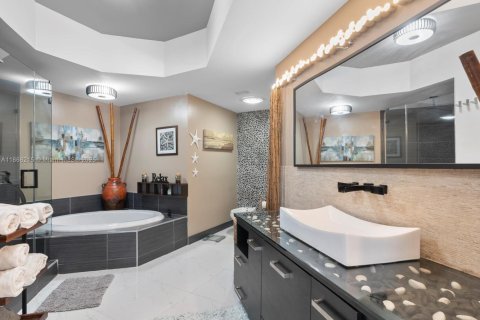 Condominio en venta en Hollywood, Florida, 2 dormitorios, 167.22 m2 № 1927171 - foto 15