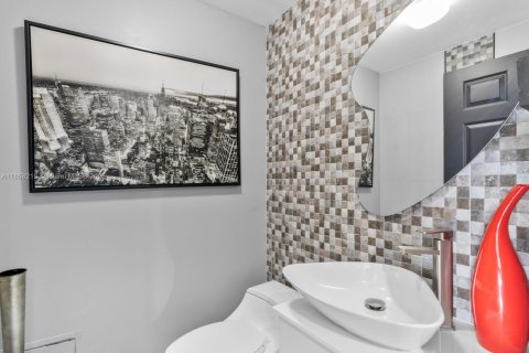 Condominio en venta en Hollywood, Florida, 2 dormitorios, 167.22 m2 № 1927171 - foto 11