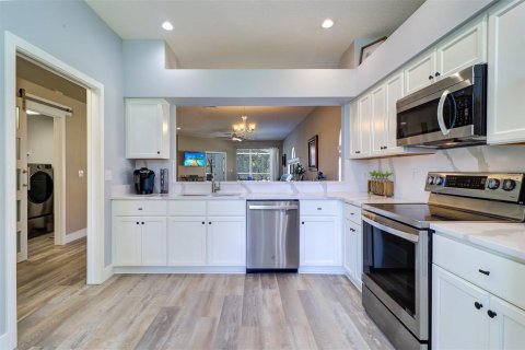 House in Palm Harbor, Florida 3 bedrooms, 160.35 sq.m. № 1821414 - photo 13