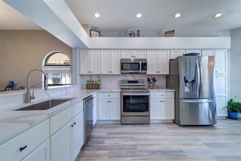 House in Palm Harbor, Florida 3 bedrooms, 160.35 sq.m. № 1821414 - photo 9