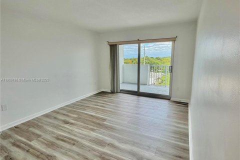 Copropriété à louer à Miami Beach, Floride: 1 chambre, 73.49 m2 № 1964586 - photo 4