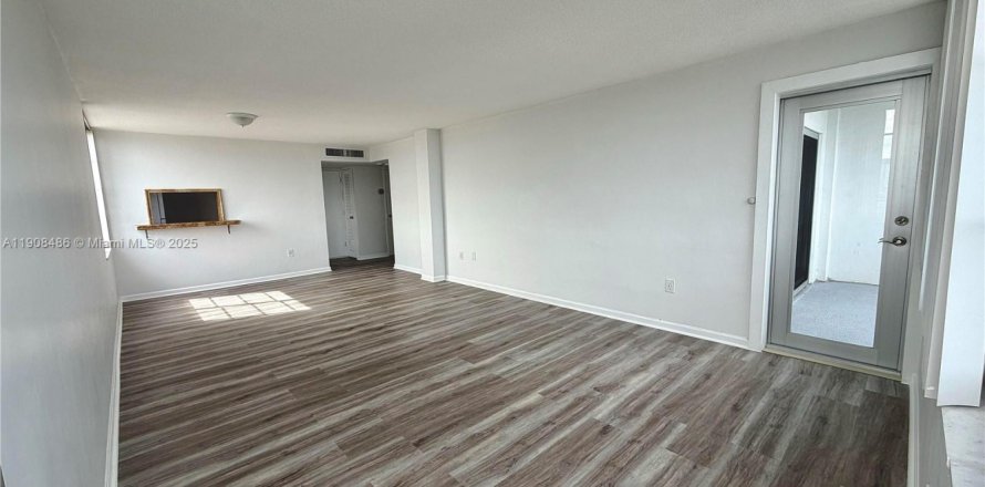 Condo à Miami Beach, Floride, 1 chambre  № 1964586