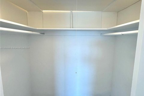 Copropriété à louer à Miami Beach, Floride: 1 chambre, 73.49 m2 № 1964586 - photo 6