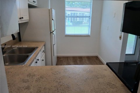Villa ou maison à louer à West Palm Beach, Floride: 1 chambre, 67.08 m2 № 2305831 - photo 5