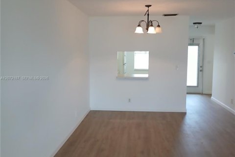 Villa ou maison à louer à West Palm Beach, Floride: 1 chambre, 67.08 m2 № 2305831 - photo 7