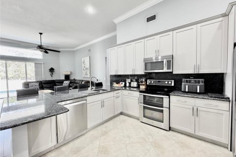 Снять в аренду виллу или дом в Бока-Ратон, Флорида 3 спальни, 196.77м2, № 1988248 - фото 12