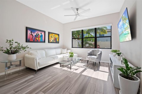 Casa en venta en Miramar, Florida, 3 dormitorios, 173.54 m2 № 2009613 - foto 6