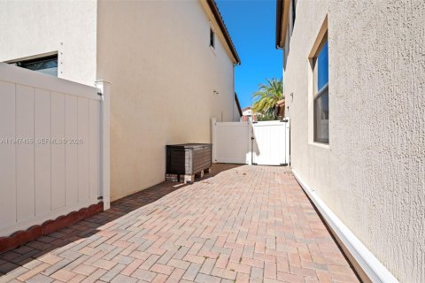 Casa en venta en Miramar, Florida, 3 dormitorios, 173.54 m2 № 2009613 - foto 28