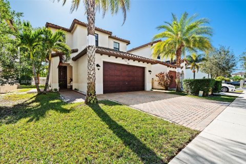 Casa en Miramar, Florida 3 dormitorios, 173.54 m2 № 2009613